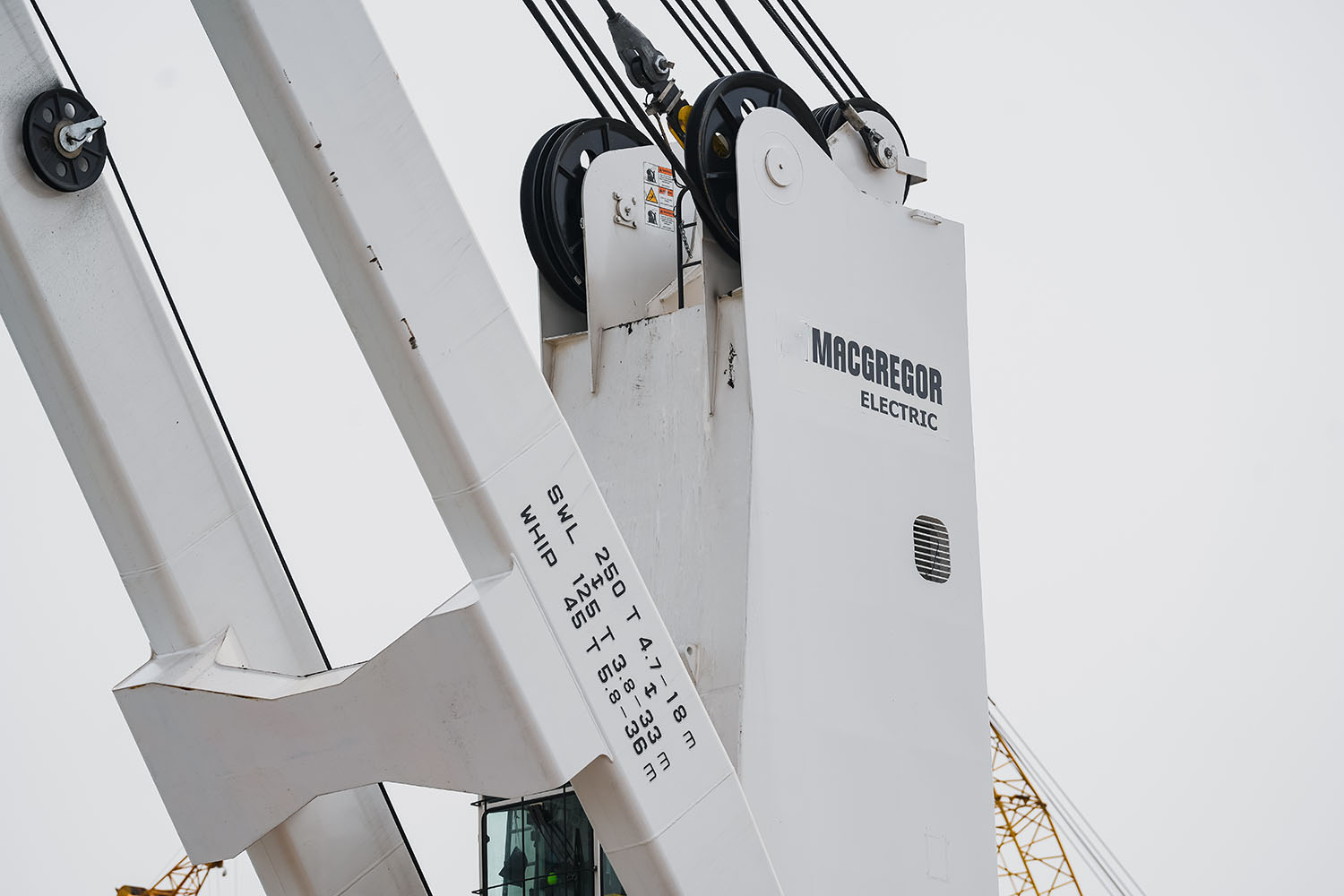 Heavy Lift Cranes – Electric & Hydraulic