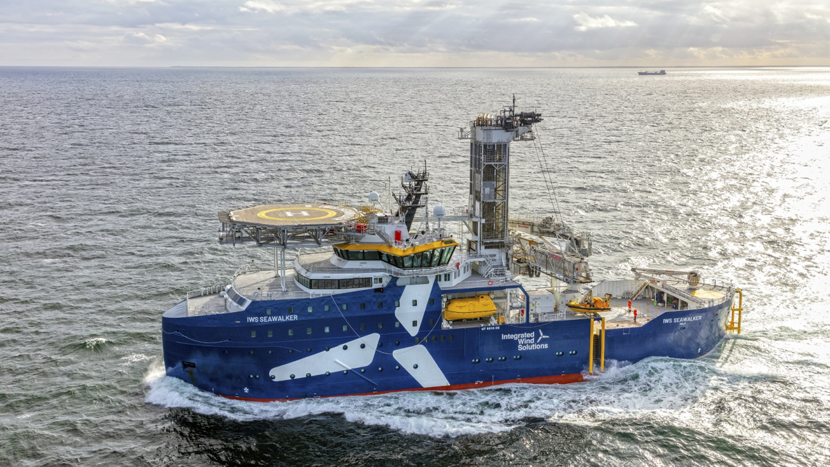 洋書 Ship-Shaped Offshore Installations MacGregor Horizon gangway sets new standards in offshore