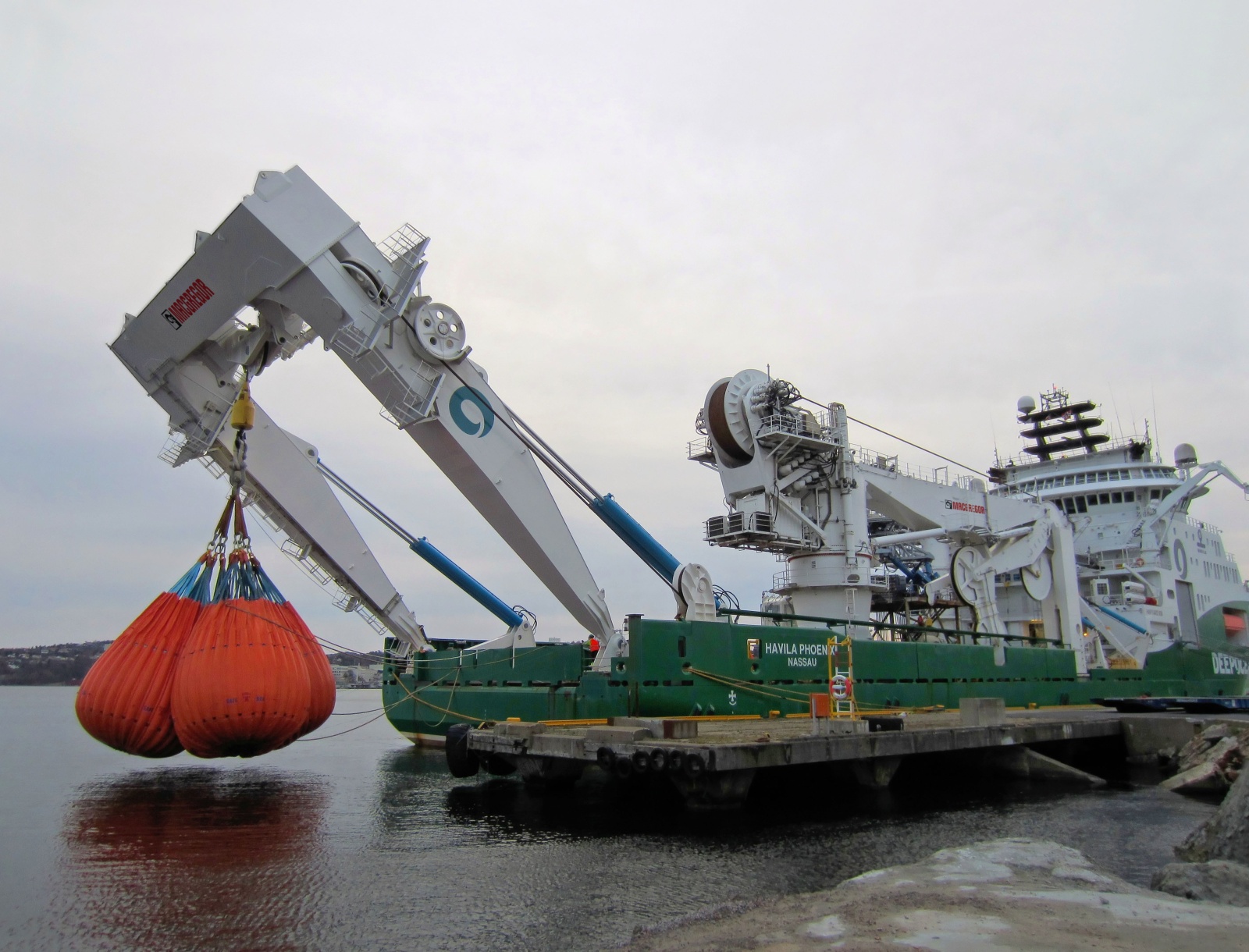 Offshore support vessels - MacGregor.com