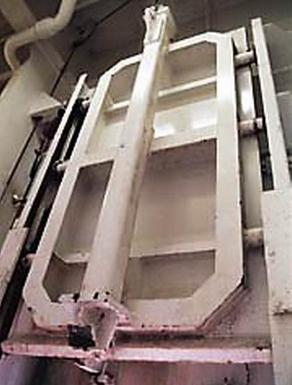 Vertical Sliding Door - MacGregor.com